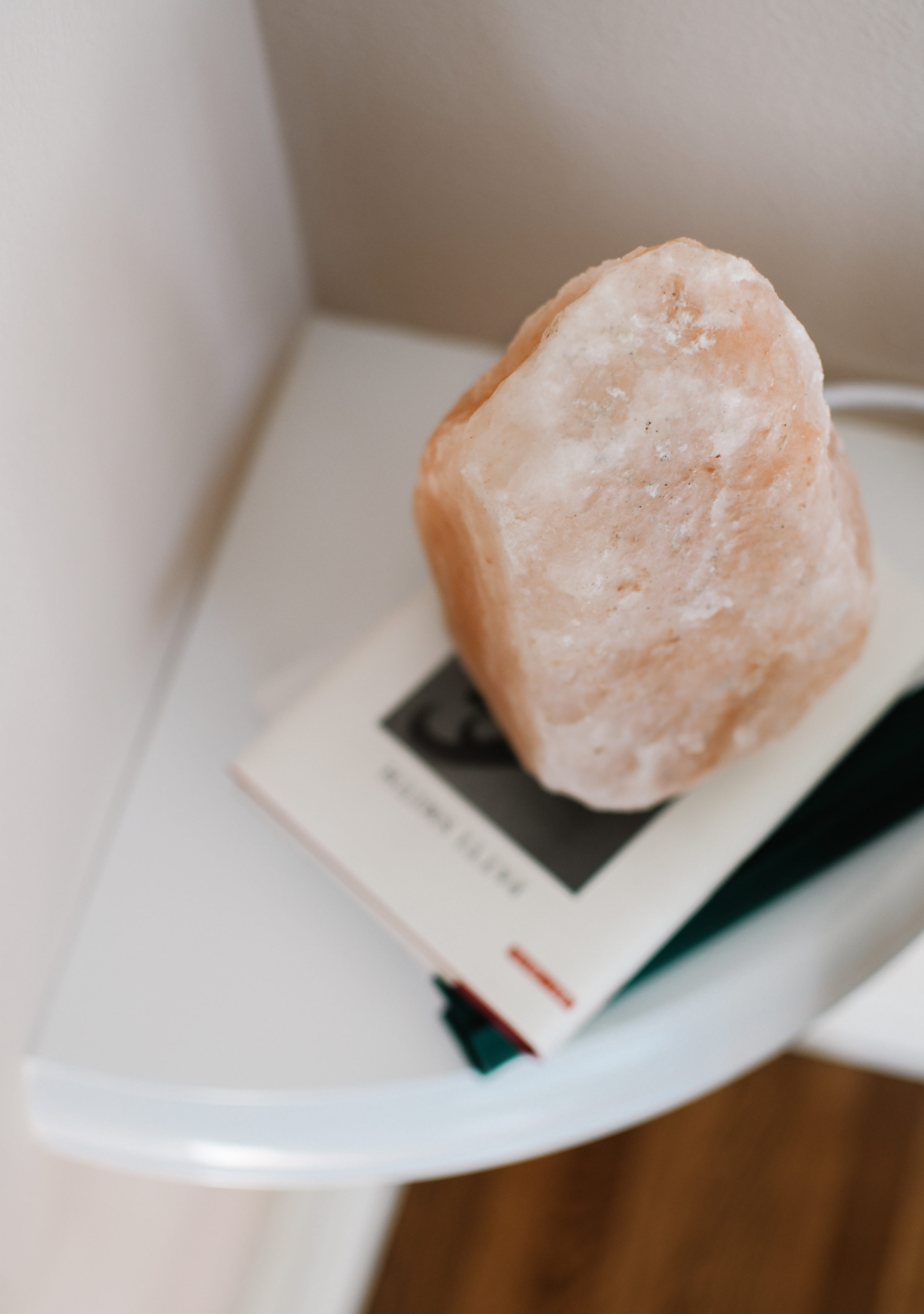 Himalayan Salt Lamp Benefits — Real or Placebo Effect?